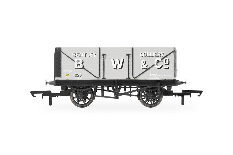 Hornby R60103 (Pack of 3) Plank Wagons 'BW & Co', 'J-James & Co', 'Newstead' OO Gauge