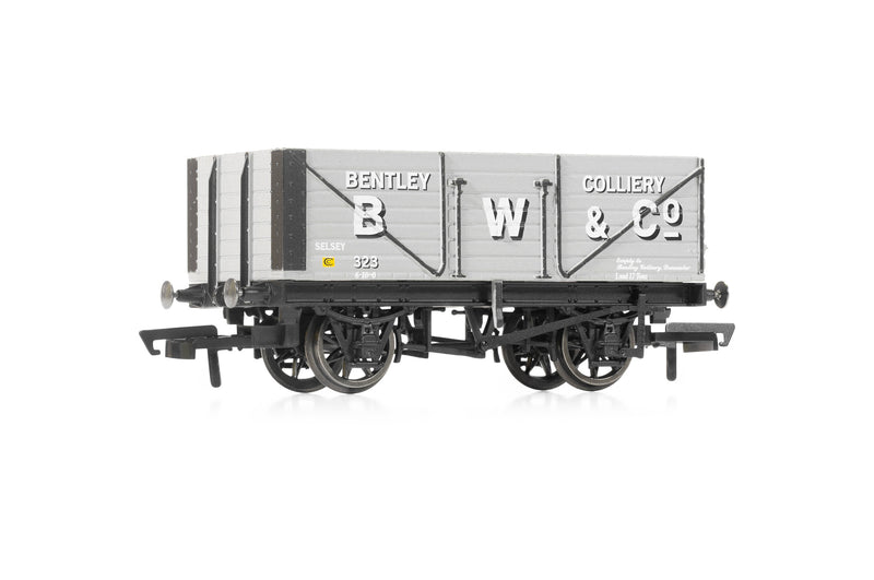 Hornby R60103 (Pack of 3) Plank Wagons 'BW & Co', 'J-James & Co', 'Newstead' OO Gauge