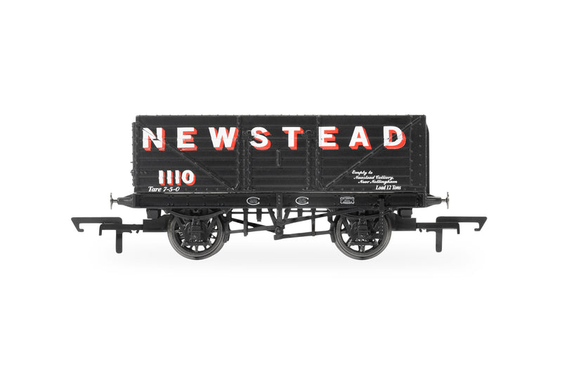 Hornby R60103 (Pack of 3) Plank Wagons 'BW & Co', 'J-James & Co', 'Newstead' OO Gauge