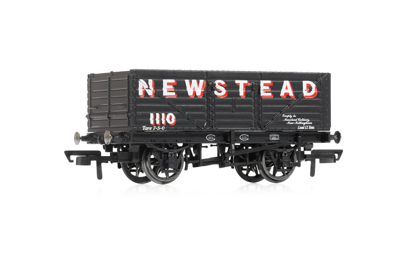 Hornby R60103 (Pack of 3) Plank Wagons 'BW & Co', 'J-James & Co', 'Newstead' OO Gauge