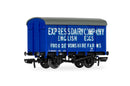 Hornby R60279 SR Express Dairy Vent Van OO Gauge