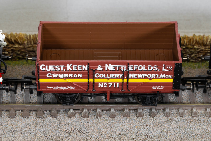Hornby R60296 7 Plank Wagon 'Guest Keen & Nettlefolds' No.711 OO Gauge