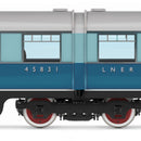Hornby R40480 LNER West Riding Limited Brake Open Third & Brake Third Articulated Coaches, OO Gauge