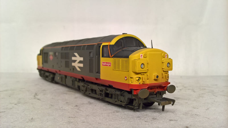 Bachmann 32-775SD Class 37-0 37032 "Mirage" BR Railfrieght Red Stripe Weathered Regional Exclusive Model DCC Ready OO Gauge (Pre-owned)