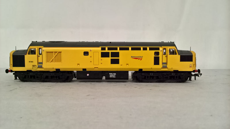 Bachmann 32-777Y Class 37/0 Network Rail Yellow '97303' Produced Exclusively For Model Rail DCC Ready OO Gauge (Pre-owned)