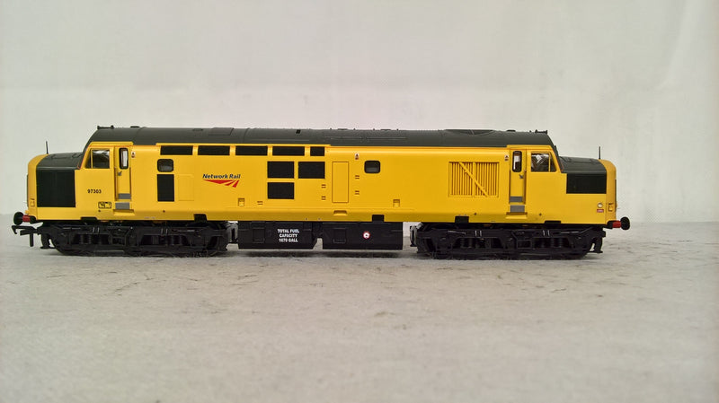 Bachmann 32-777Y Class 37/0 Network Rail Yellow '97303' Produced Exclusively For Model Rail DCC Ready OO Gauge (Pre-owned)