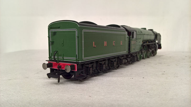 Hornby R3832 Thompson Class A2/3 4-6-2 "Edward Thompson" No.500 DCC Ready OO Gauge