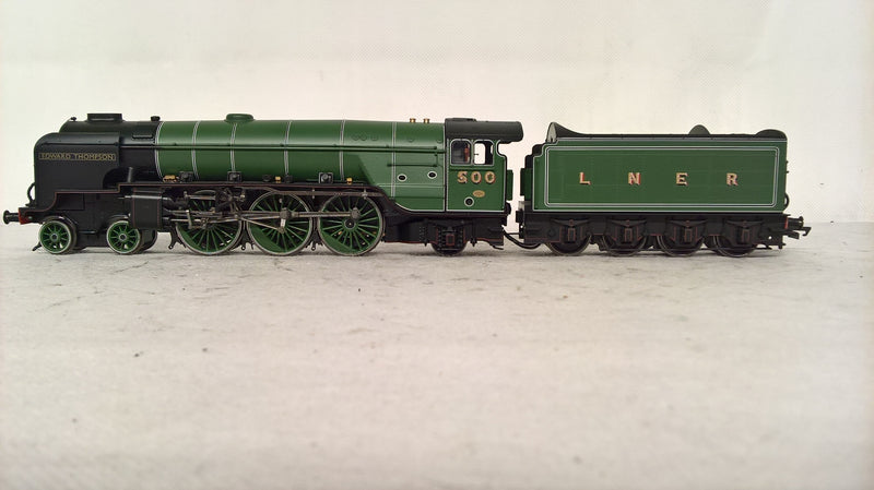 Hornby R3832 Thompson Class A2/3 4-6-2 "Edward Thompson" No.500 DCC Ready OO Gauge