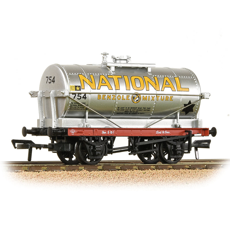 Bachmann 37-659C 14 Ton Tank Wagon 'National Mobil' Silver OO Gauge